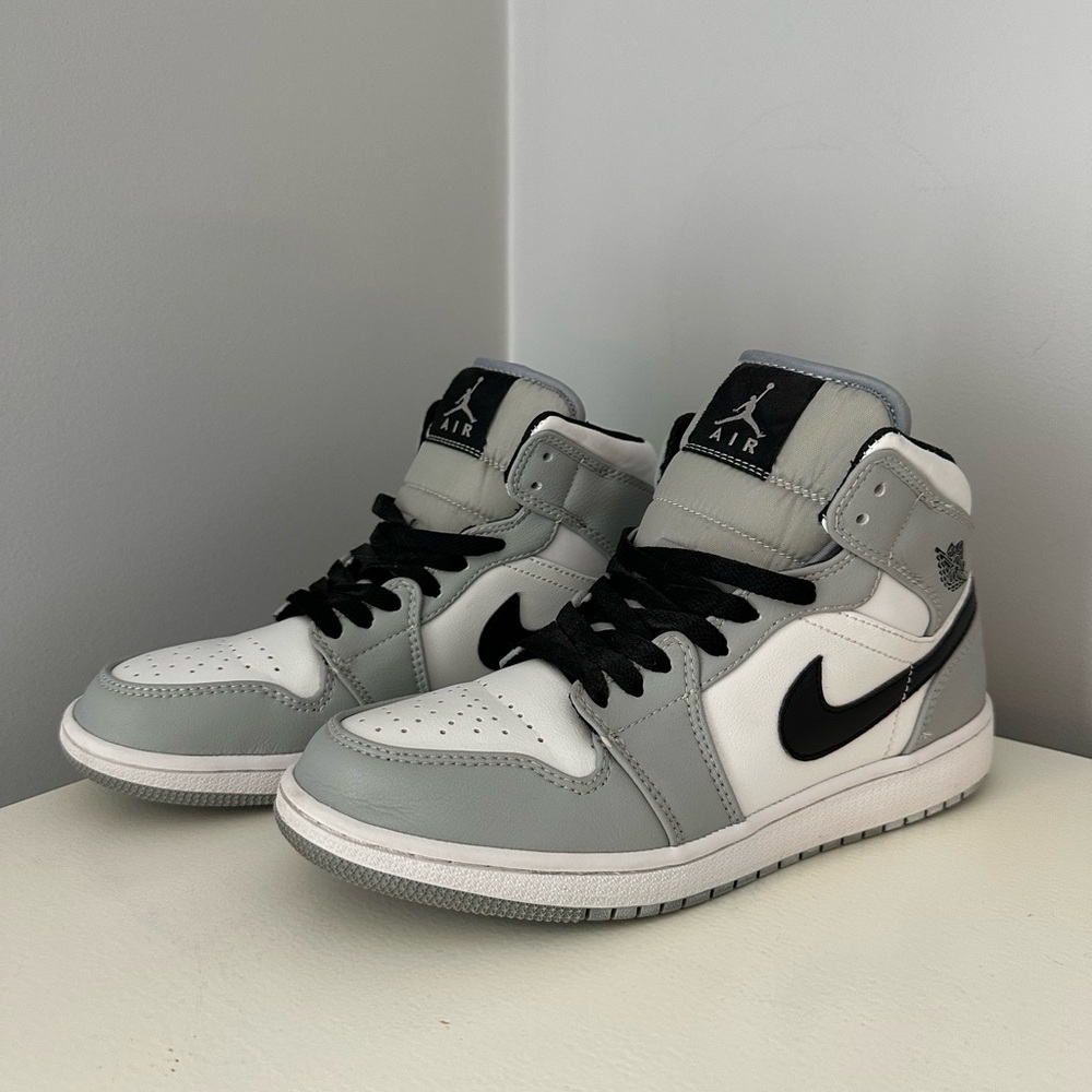 Nike Air Men's Gray and White Sneakers